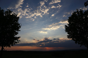 dramatischer sonnen untergang in den Vogesen, Frankreich 