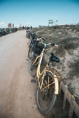 Fahrr&auml;der auf Formentera am Strand
