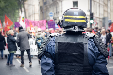 Policiers lors de manifestations