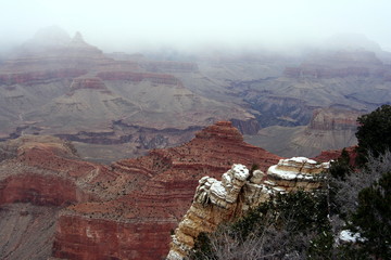 Fototapeta premium Mather Point, beginning of a snowfall, Grand Canyon, South Rim, Arizona