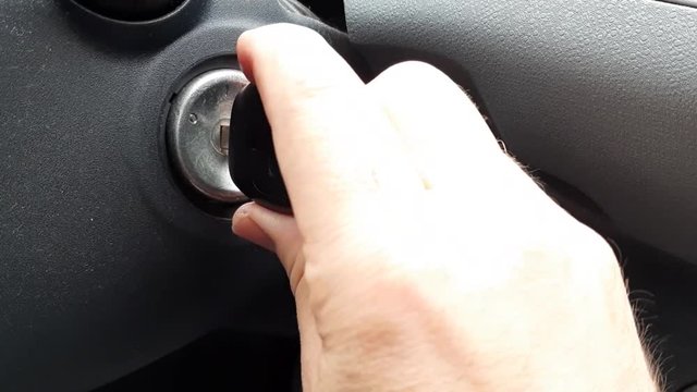 Starting the engine of a car: the key is inserted into the dashboard, turned one position to turn on the ignition, turned again to turn on the engine.A slight vibration indicates that the engine is on