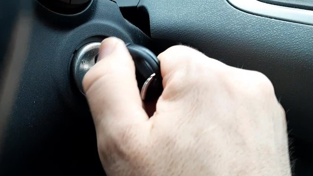 Starting the engine of a car: the key is inserted into the dashboard, turned one position to turn on the ignition, turned again to turn on the engine.A slight vibration indicates that the engine is on