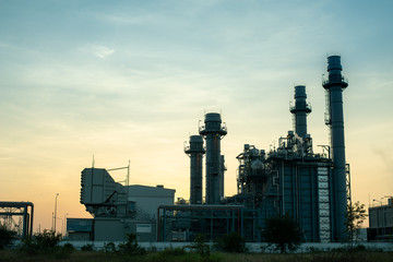 Fototapeta na wymiar silhouette of oil refinery at twilight