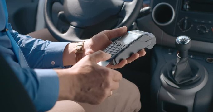 The driver pays for the service by inserting a card into the mobile terminal and prints a check