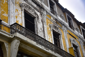 Fototapeta na wymiar Balcony of a colonial building in downtown Lima, Peru
