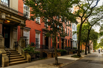 Fototapeta na wymiar Brownstone facades & row houses at sunset in an iconic neighborhood of Brooklyn Heights in New York City
