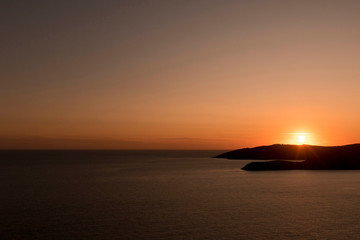 Fototapeta premium Colorful ocean sunset with the setting sun. Seascape at sunset.