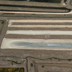 vue aérienne des marais salants sur l'île d'Oléron en France
