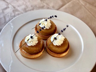 Apple cream cakes
