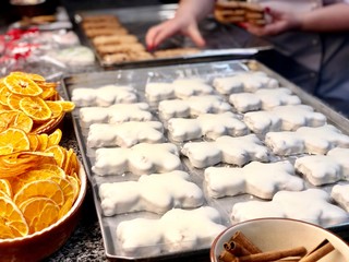 making christmas cakes, ginger bear