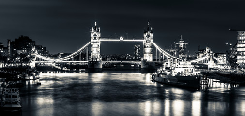 Fototapeta na wymiar Tower Bridge