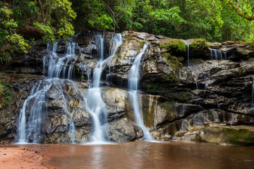Fototapeta na wymiar Waterfall in forest at Amboro national parc. Bolivia.