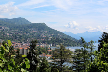 Fototapeta na wymiar Lac en Italie