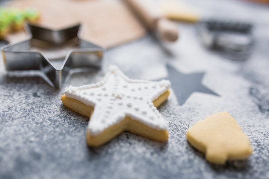 Christmas cookie in form of star with white decoration. Sweet holiday food making concept. - Powered by Adobe