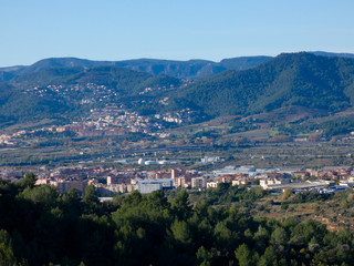 Fototapeta na wymiar Vista general de un pueblo en el área metropolitana de Barcelona