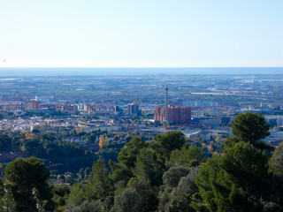 Vistas de un pueblo próximo a la ciudad de Barcelona, España, en la zona del Baix Llobregat
