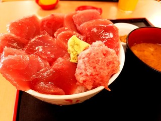 fresh salad with tomatoes and cucumbers