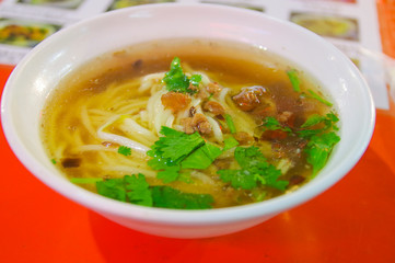 夜市屋台の定番である担々麵