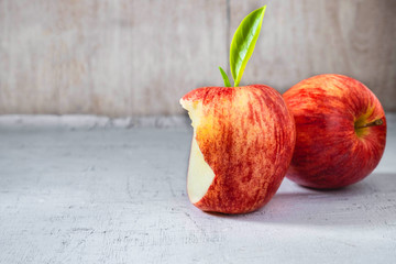 Red apples    On old  a wooden table.