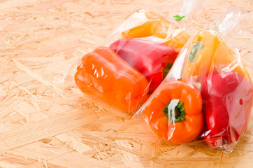 三色のカラーピーマン（袋入り）