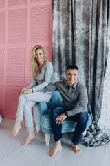 Obraz premium Photo session of a young couple in the studio.