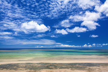 沖縄県・竹富町 西表島 夏の海岸の風景