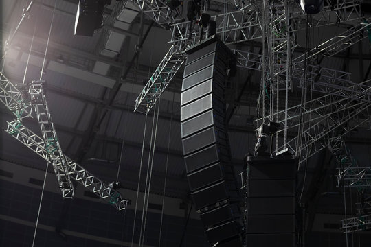 Professional sound speakers. Installation of equipment for performances or concerts
