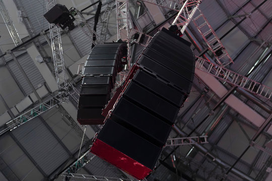 Professional sound speakers. Installation of equipment for performances or concerts
