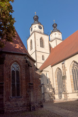 Fototapeta na wymiar Fronleichnamskapelle und die Kirche St. Marien in der Lutherstadt Wittenberg, Sachsen-Anhalt