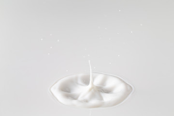 ミルクの飛沫と波紋