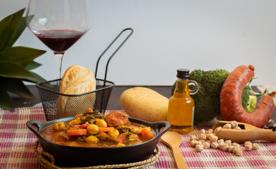 Hot chickpea and spinach stew for autumn and winter