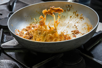 Preparazione tagliatelle al ragù