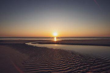 Sonnenuntergang am Strand beim Roten Kliff auf der Insel Sylt - 305478799