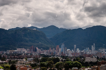 Fototapeta na wymiar Bogotá, vista del oriente de la ciudad en un día nublado_Colombia