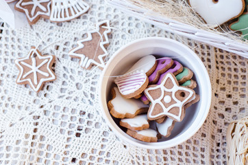 Fototapeta na wymiar christmas cookies in a bowl
