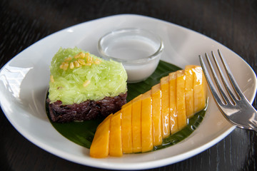  mango  sticky rice on white plate