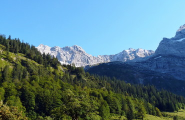 Fototapeta na wymiar Ahornboden im Risstal im Karwendel in Bayern