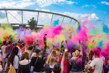 Festiwal Kolorów Holi. Indyjskie święto z kolorowym pudrem, Polska - obrazy, fototapety, plakaty