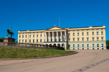 Naklejka premium View on the Royal Palace in Oslo, Norway