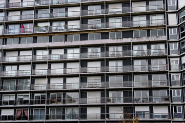 Fototapeta na wymiar Façade d'immeuble avec balcons