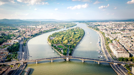 Aerial photo shows the Margaret Island and the Margaret Bridge in Budapest, Hungary - obrazy, fototapety, plakaty