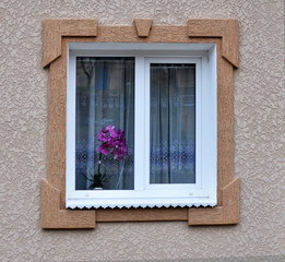 Fototapeta na wymiar View of plastic window from the street side