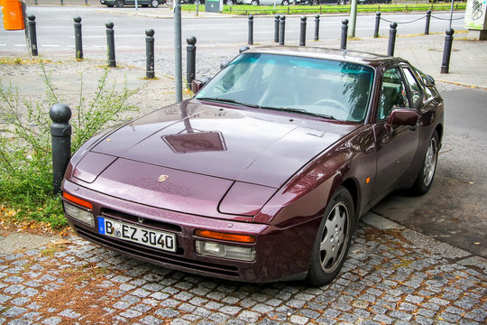 Porsche 944