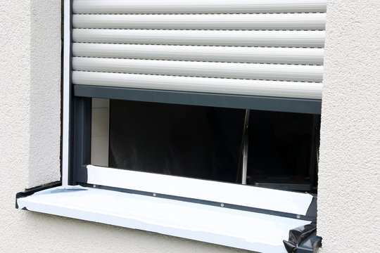 Neu eingebautes Fenster mit Rollladen