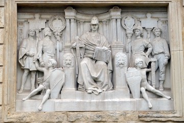 Bassorilievo in marmo antico. Giardino della Montagnola. Bologna. Nord Italia. 