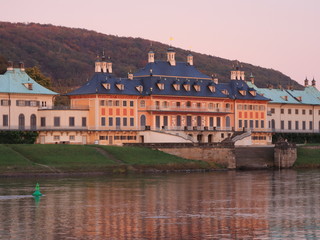Obraz premium Das Wasserpalais in Dresden-Pillnitz