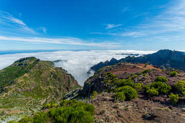 Fototapeta na wymiar From mountain Pico Arieiro to Pico Ruivo
