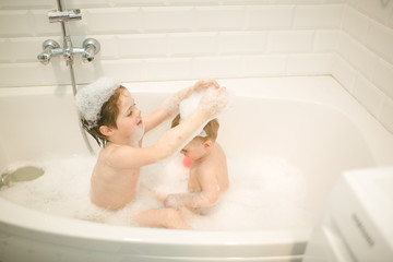 Brothers bathe in the bathroom