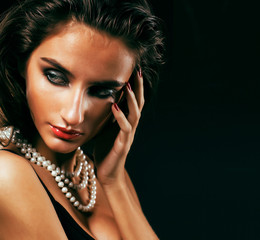 Obraz premium beauty rich woman with bright makeup wearing luxury jewellery on black background, fashion lady curly hairstyle