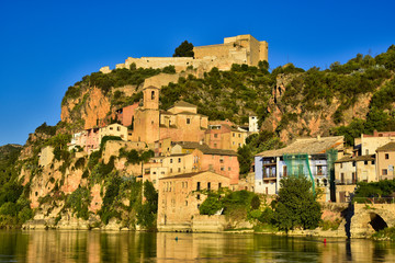 Castell de Miravet Miravet poble